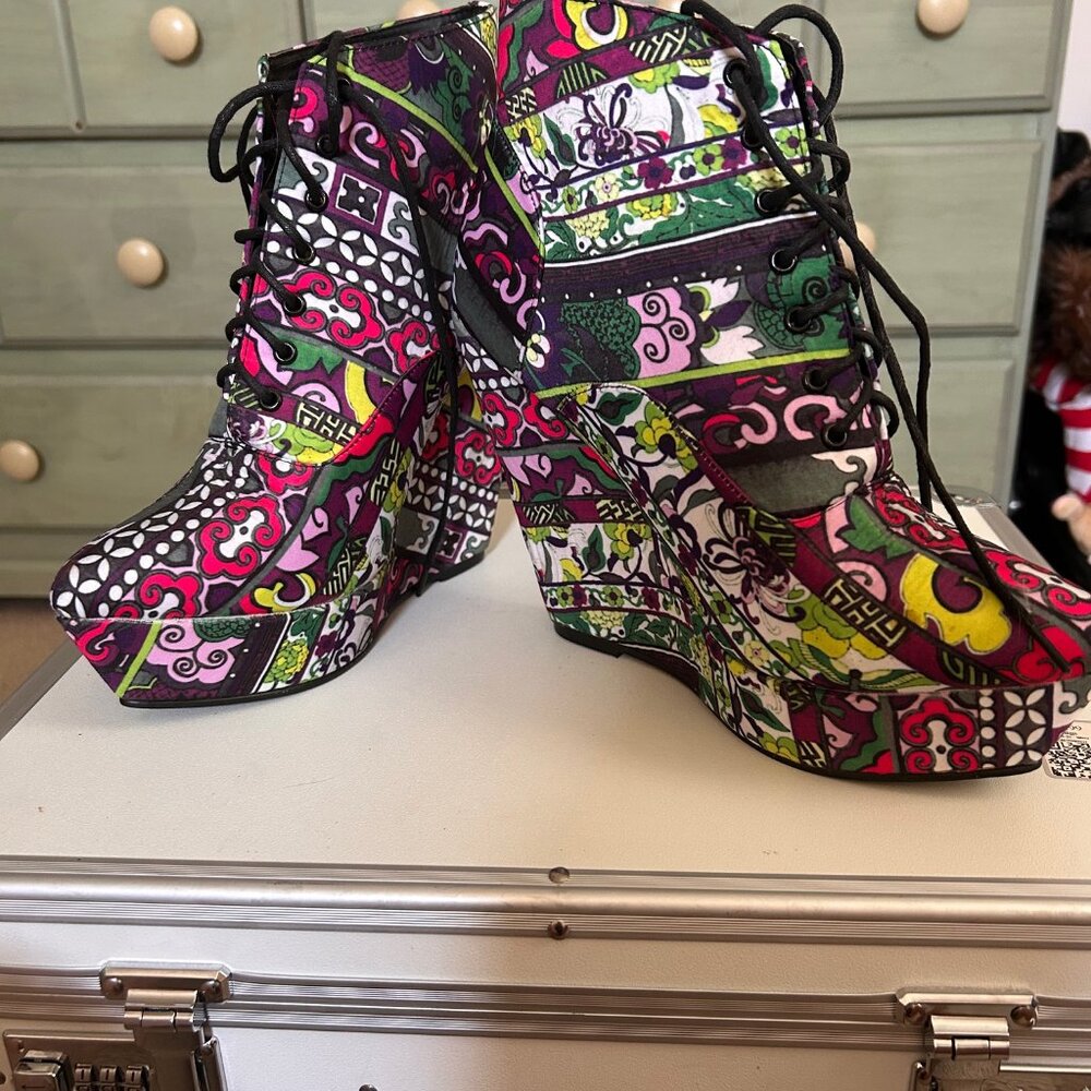 Unique, Sexy, Platform Bootie - BRAND NEW